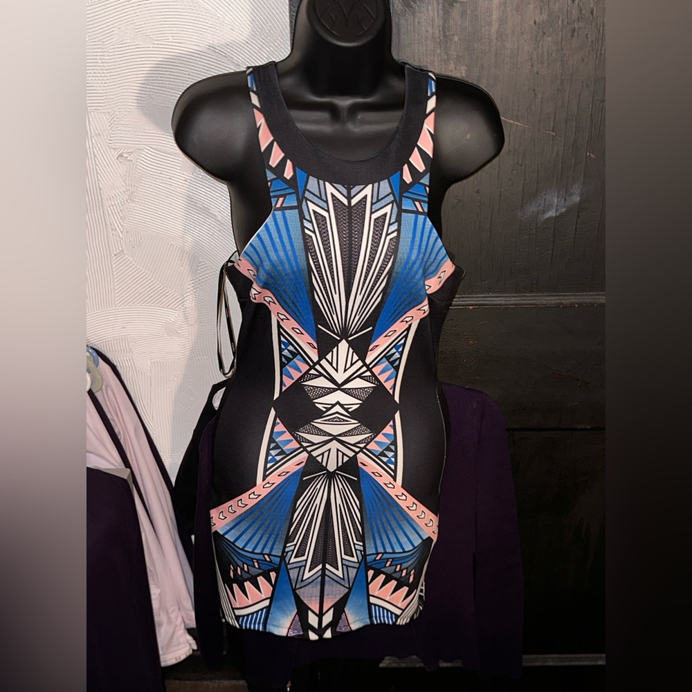 NWOT Geometric pattern print sleeveless dress